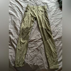 Lululemon green men’s leggings with pockets size medium